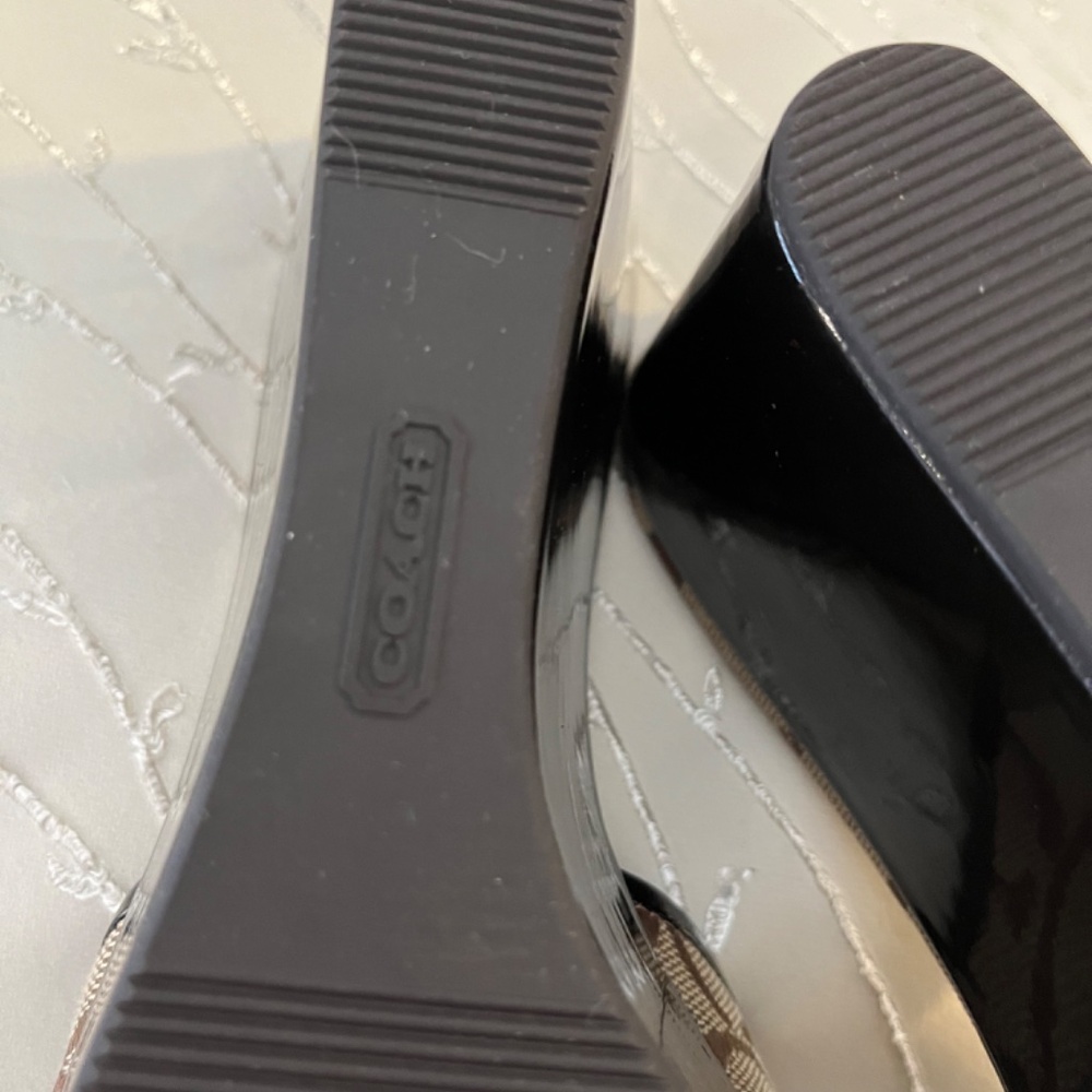 Coach - Picture 6 of 6